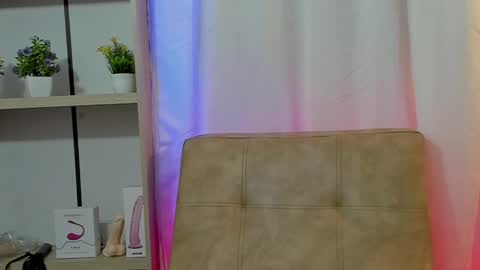 Snapshot of ladynemesis00 chatting on February 25, 12:03 am ladynemesis00 online show from February 25, 12:03 am