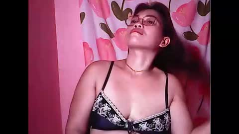 Snapshot of ladysweet4u69 chatting on June 8, 5:52 am ladysweet4u69 online show from June 8, 5:52 am