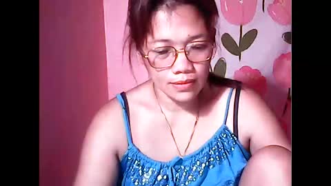 Snapshot of ladysweet4u69 chatting on June 8, 9:15 pm ladysweet4u69 online show from June 8, 9:15 pm