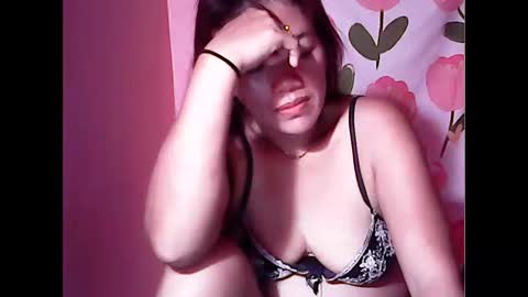 Snapshot of ladysweet4u69 chatting on June 9, 9:21 am ladysweet4u69 online show from June 9, 9:21 am