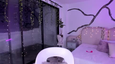 Lady  online show from November 6, 5:19 am