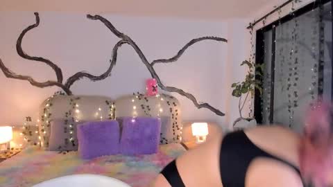 Lady  online show from December 4, 5:28 am