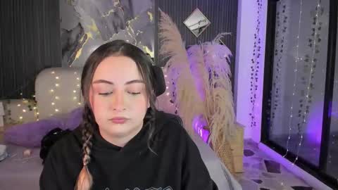 Lady  online show from February 19, 5:03 am