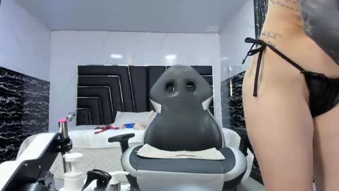 Snapshot of ladyy_scarlett chatting on January 18, 3:32 am Ladyy Scarlett online show from January 18, 3:32 am