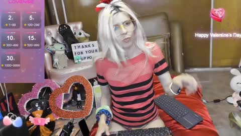 Skinnygirl online show from December 3, 12:02 am