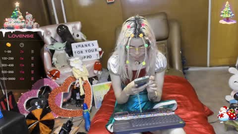 Skinnygirl online show from December 11, 11:54 pm