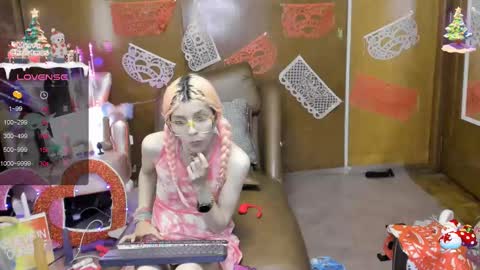 Skinnygirl online show from February 15, 1:10 am