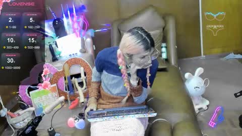 Skinnygirl online show from November 5, 10:21 pm