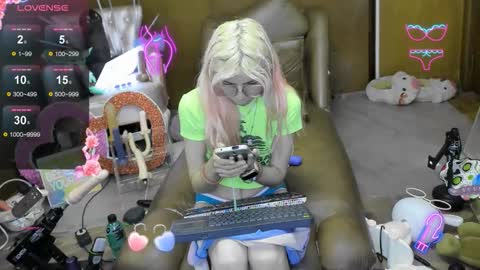 Skinnygirl online show from November 17, 11:32 pm