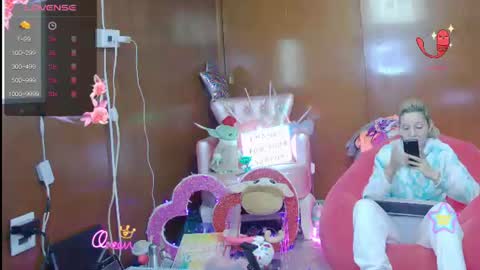 Snapshot of laflakita21 chatting on June 18, 12:55 am Skinnygirl online show from June 18, 12:55 am