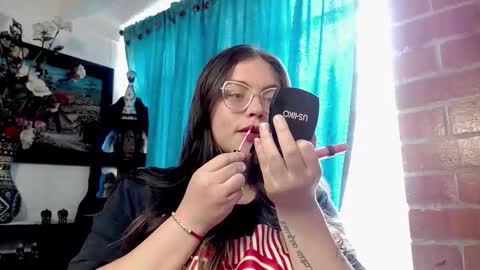 Snapshot of laia_hadid chatting on February 3, 3:28 pm laia_hadid online show from February 3, 3:28 pm