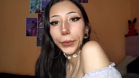 Snapshot of laila_angel chatting on February 25, 2:36 am laila_angel online show from February 25, 2:36 am