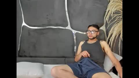 Snapshot of lailaandoliver chatting on December 16, 1:16 pm lailaandoliver online show from December 16, 1:16 pm