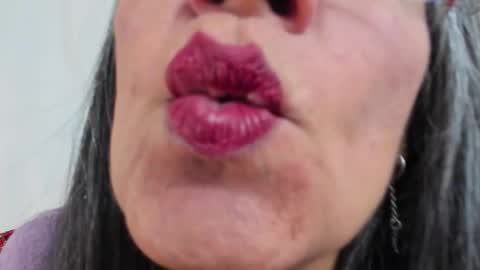 Snapshot of lailacastillomilf chatting on December 14, 12:54 pm Lailacastillo online show from December 14, 12:54 pm