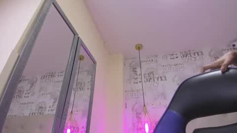   online show from March 3, 3:42 pm