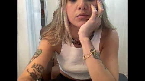 Snapshot of lailayourangel chatting on December 4, 11:35 pm lailayourangel online show from December 4, 11:35 pm