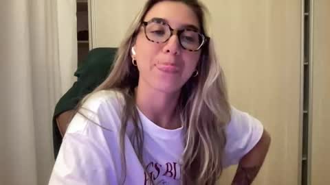 lailayourangel online show from December 19, 3:02 am