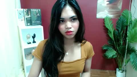 Snapshot of laire_allure chatting on February 22, 8:24 am laire online show from February 22, 8:24 am