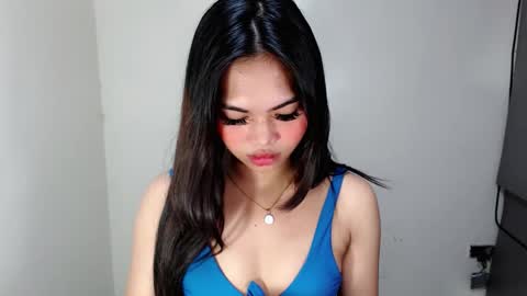 laire online show from April 6, 5:41 am