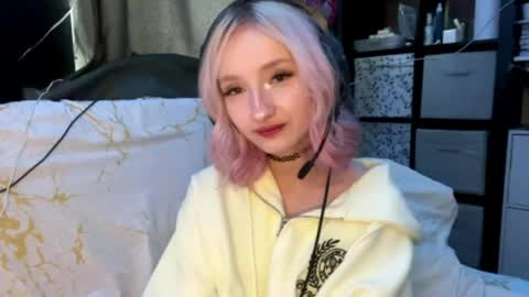 Elsa online show from April 27, 1:31 pm