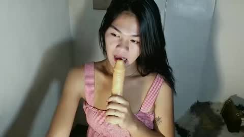 lakshmi_052704 online show from September 18, 9:28 pm