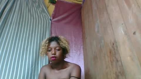 Snapshot of lalao697790 chatting on May 29, 5:05 am lalao697790 online show from May 29, 5:05 am