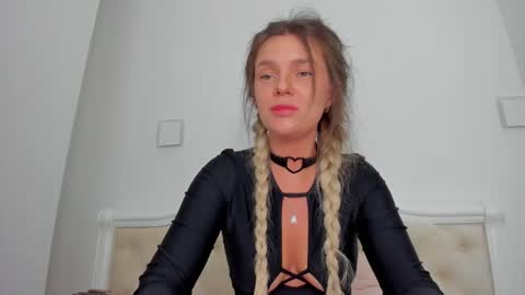 Snapshot of lallie_ chatting on December 17, 3:29 pm Lallie online show from December 17, 3:29 pm