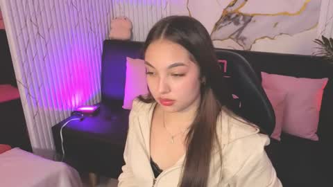 lally_tay online show from May 12, 6:43 am