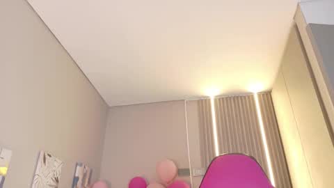 Laura online show from November 20, 12:05 pm