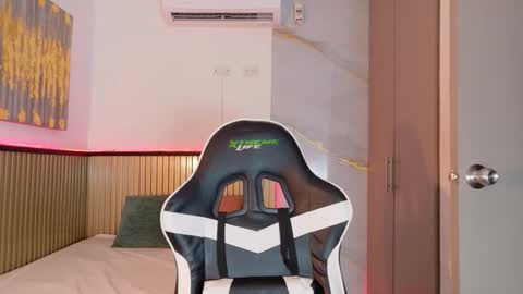 Laura online show from December 3, 12:14 pm