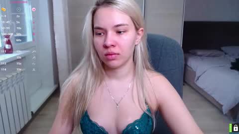 Snapshot of lana__nova chatting on October 12, 6:01 am Lana online show from October 12, 6:01 am