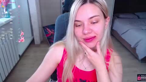 Snapshot of lana__nova chatting on May 17, 6:55 am Lana online show from May 17, 6:55 am