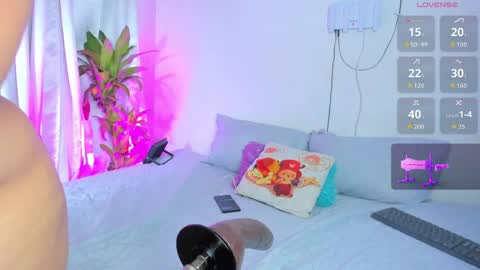 Snapshot of lanaa_paul1 chatting on June 5, 10:15 pm emma online show from June 5, 10:15 pm