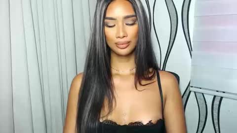 Snapshot of lanadel_hilton chatting on January 2, 1:27 am Lana online show from January 2, 1:27 am