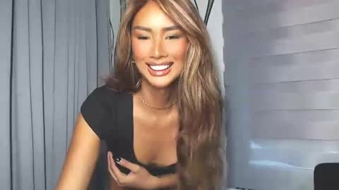 Snapshot of lanadel_hilton chatting on February 3, 4:04 am Lana online show from February 3, 4:04 am