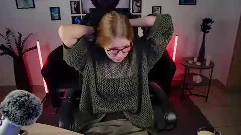 lana online show from June 19, 10:08 am