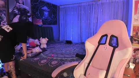 L A N A  online show from January 10, 11:29 pm