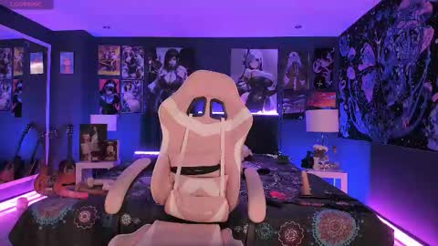 L A N A  online show from September 19, 8:31 pm