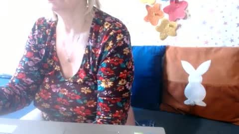 LovelyQueen online show from June 17, 7:33 am