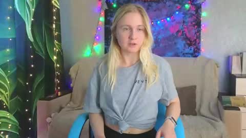 Snapshot of lanavismith chatting on January 7, 7:11 am LanaviSmith online show from January 7, 7:11 am