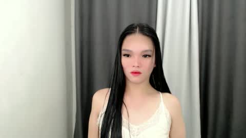 lanawyatt_ online show from October 27, 10:19 am