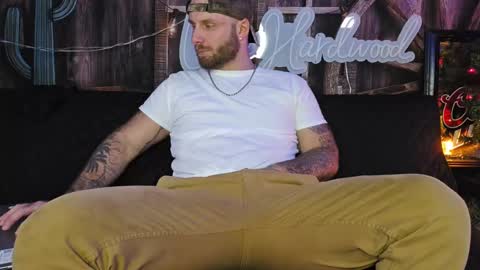 Snapshot of lancehardwood222 chatting on December 3, 1:19 am LANCE online show from December 3, 1:19 am