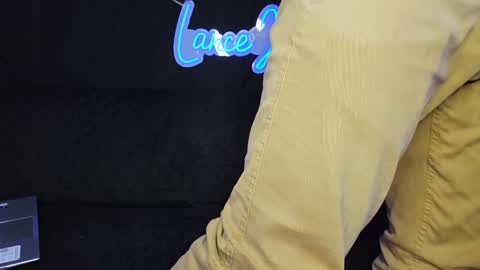 Snapshot of lancehardwood222 chatting on December 18, 1:37 am LANCE online show from December 18, 1:37 am