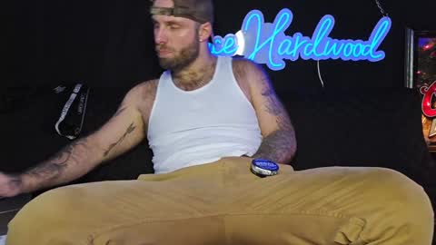 Snapshot of lancehardwood222 chatting on December 20, 1:25 am LANCE online show from December 20, 1:25 am