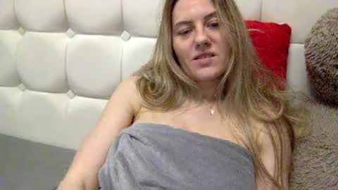 Snapshot of langoria chatting on February 10, 10:19 pm langoria online show from February 10, 10:19 pm