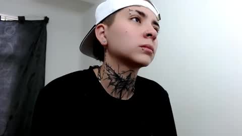 Snapshot of lannie_gonzales chatting on March 5, 12:33 pm LANNIE   online show from March 5, 12:33 pm