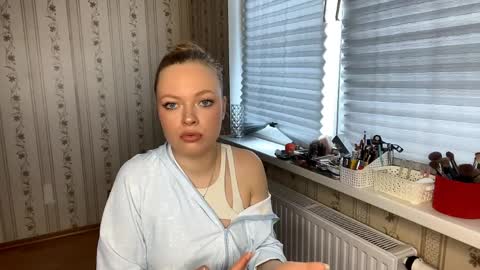 Hello My name is Lola online show from April 1, 1:41 pm