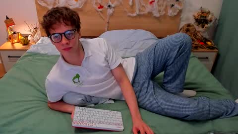 Snapshot of lanny_fandi chatting on November 7, 6:02 am Fandi online show from November 7, 6:02 am