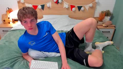 Snapshot of lanny_fandi chatting on November 12, 7:09 am Fandi online show from November 12, 7:09 am