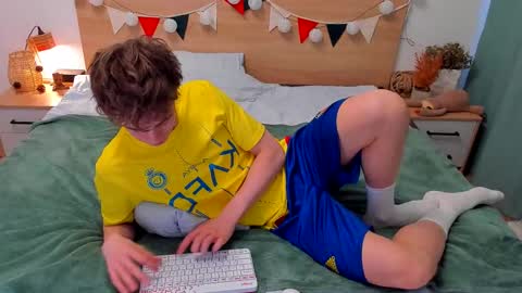 Snapshot of lanny_fandi chatting on November 20, 8:36 am Fandi online show from November 20, 8:36 am